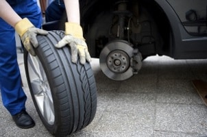 Die Mindestprofiltiefe bei Reifen am Pkw beträgt 1,6 mm.
