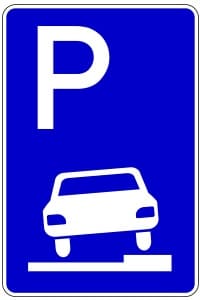 Parken auf abgesenktem Bordstein: Ist das erlaubt, wenn das Verkehrszeichen 315 vorhanden ist?