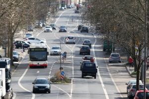 Um Unfälle zu vermeiden, ist es das Wichtigste, die Verkehrsregeln in Deutschland zu beachten!