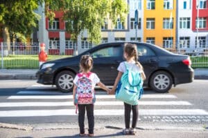 Wodurch zeichnet sich ein sicherer Schulweg aus? Die Grundschule thematisiert dies auch im Zuge der Verkehrserziehung.