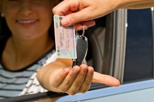 Ist es wirklich legal, den EU-Führerschein zu bekommen, ohne eine MPU zu durchlaufen?