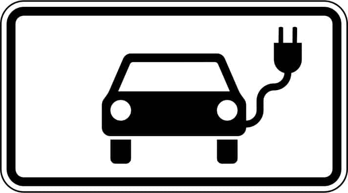 Ein E-Parkplatz kann durch das VZ 1010-66 ausgewiesen sein.