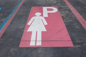 Der Begriff "Frauenparkplatz" ist im Gesetz nicht explizit geregelt.